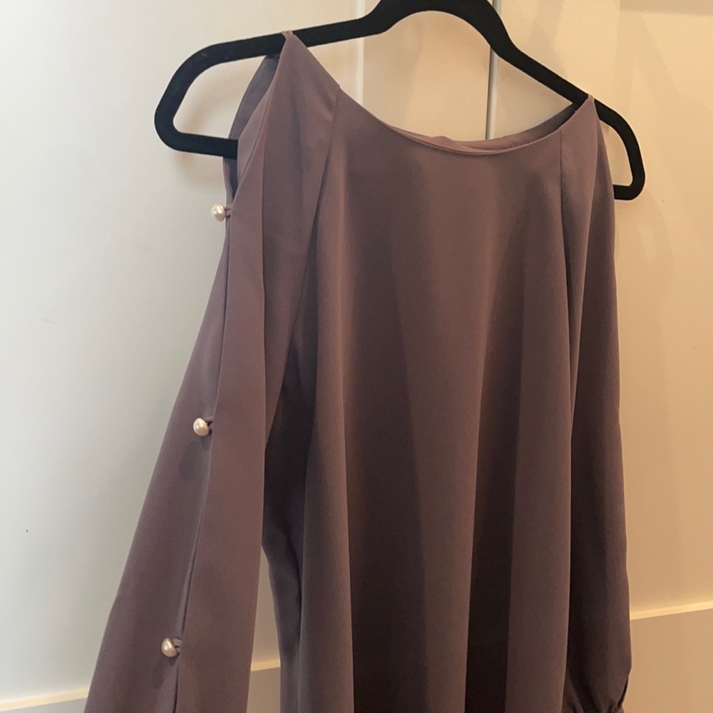 Grey blouse with pearls on the side